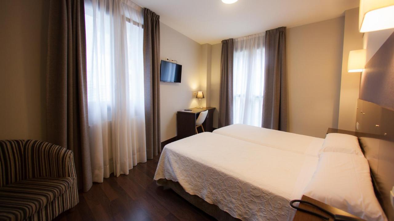 Hotel Sirimiri Билбао Екстериор снимка